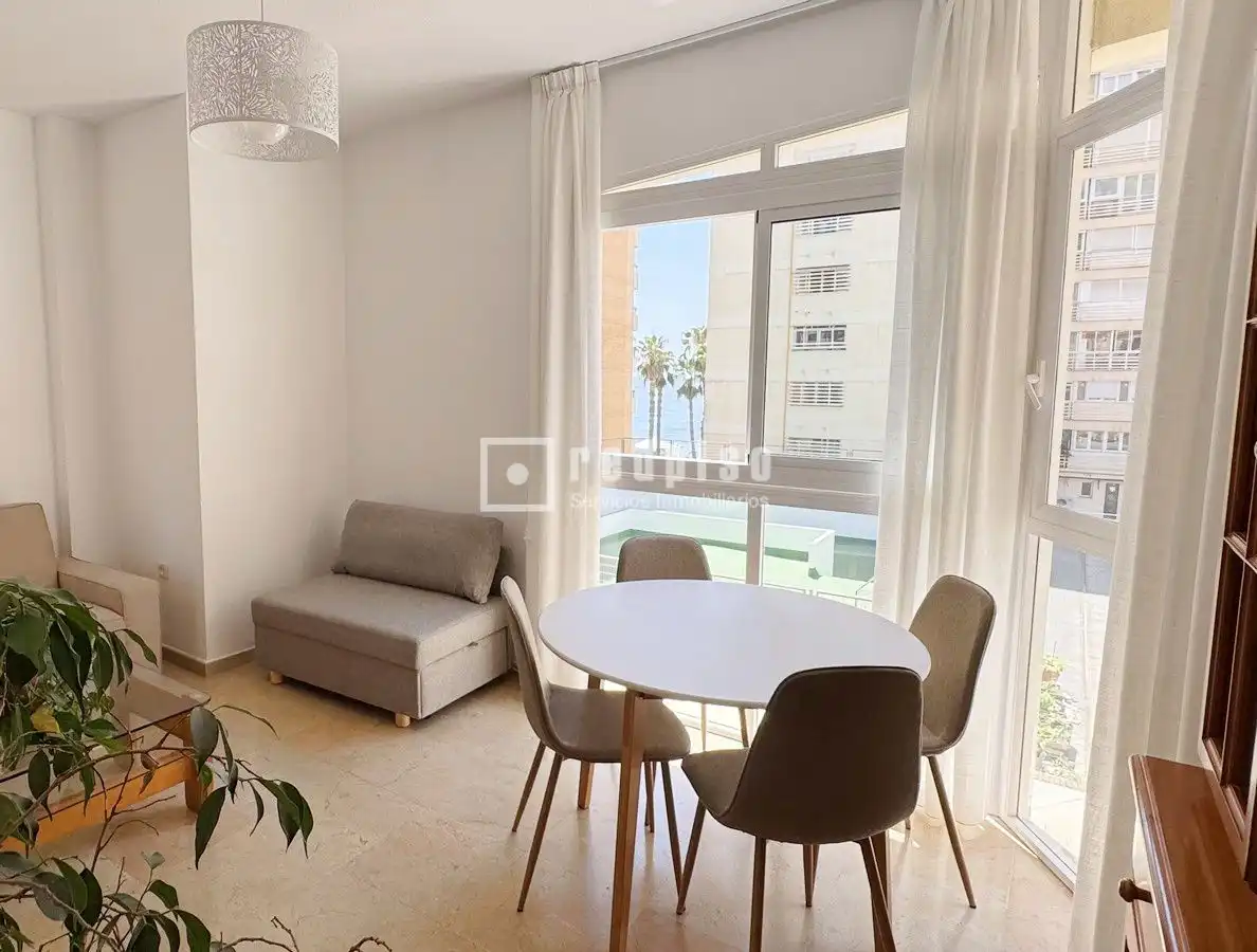 Habitación de Apartamento de alquiler en Málaga con Aire acondicionado y Amueblado