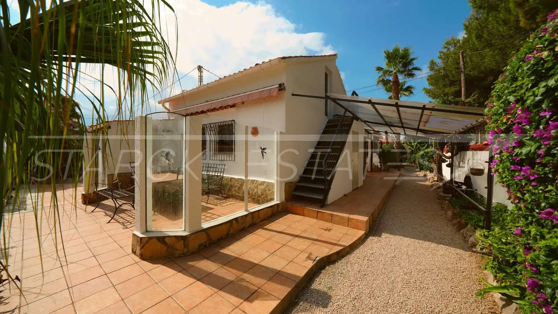 Vista exterior de Casa o xalet en venda en Els Poblets amb Aire condicionat, Jardí privat i Piscina