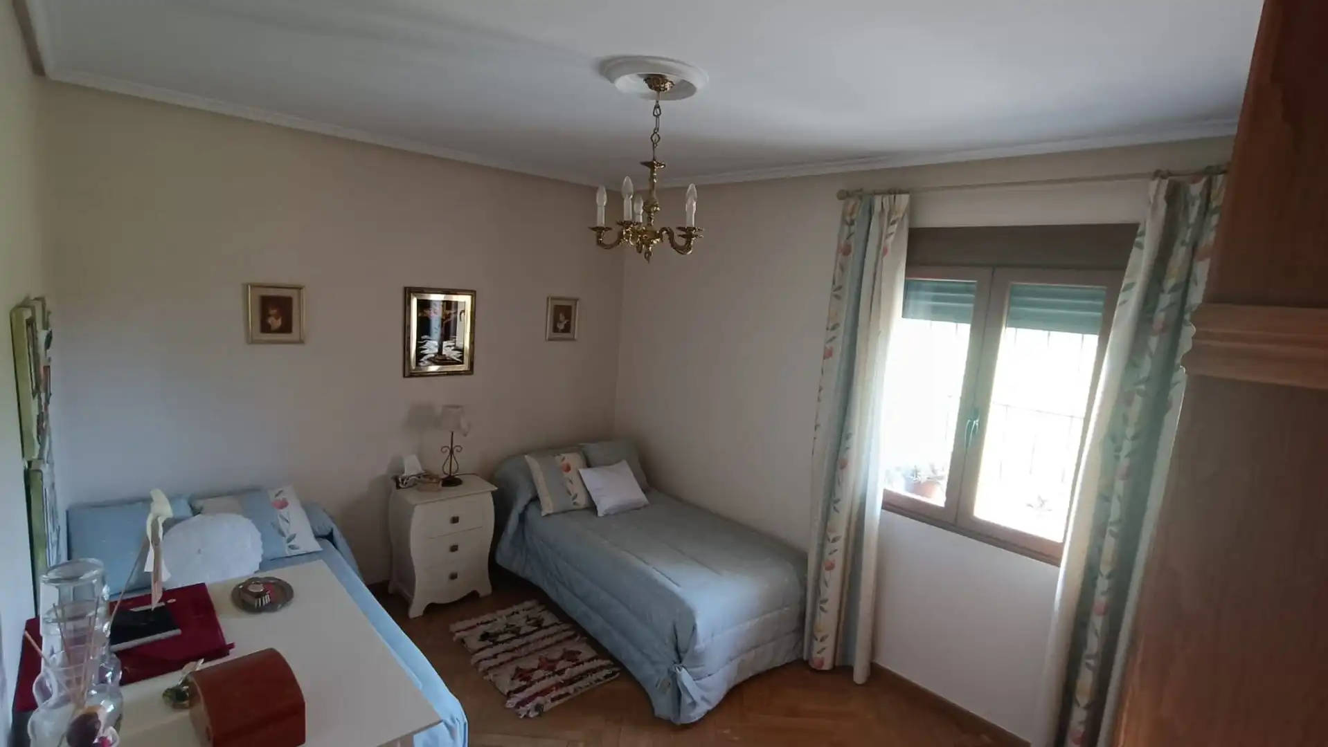 Dormitori de Casa o xalet en venda en Carracedelo amb Calefacció, Jardí privat i Terrassa