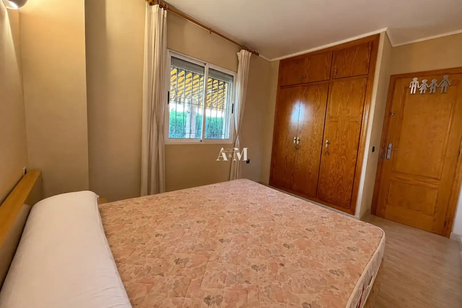 Habitación de Planta baja de alquiler en Orihuela con Jardín privado, Terraza y Amueblado
