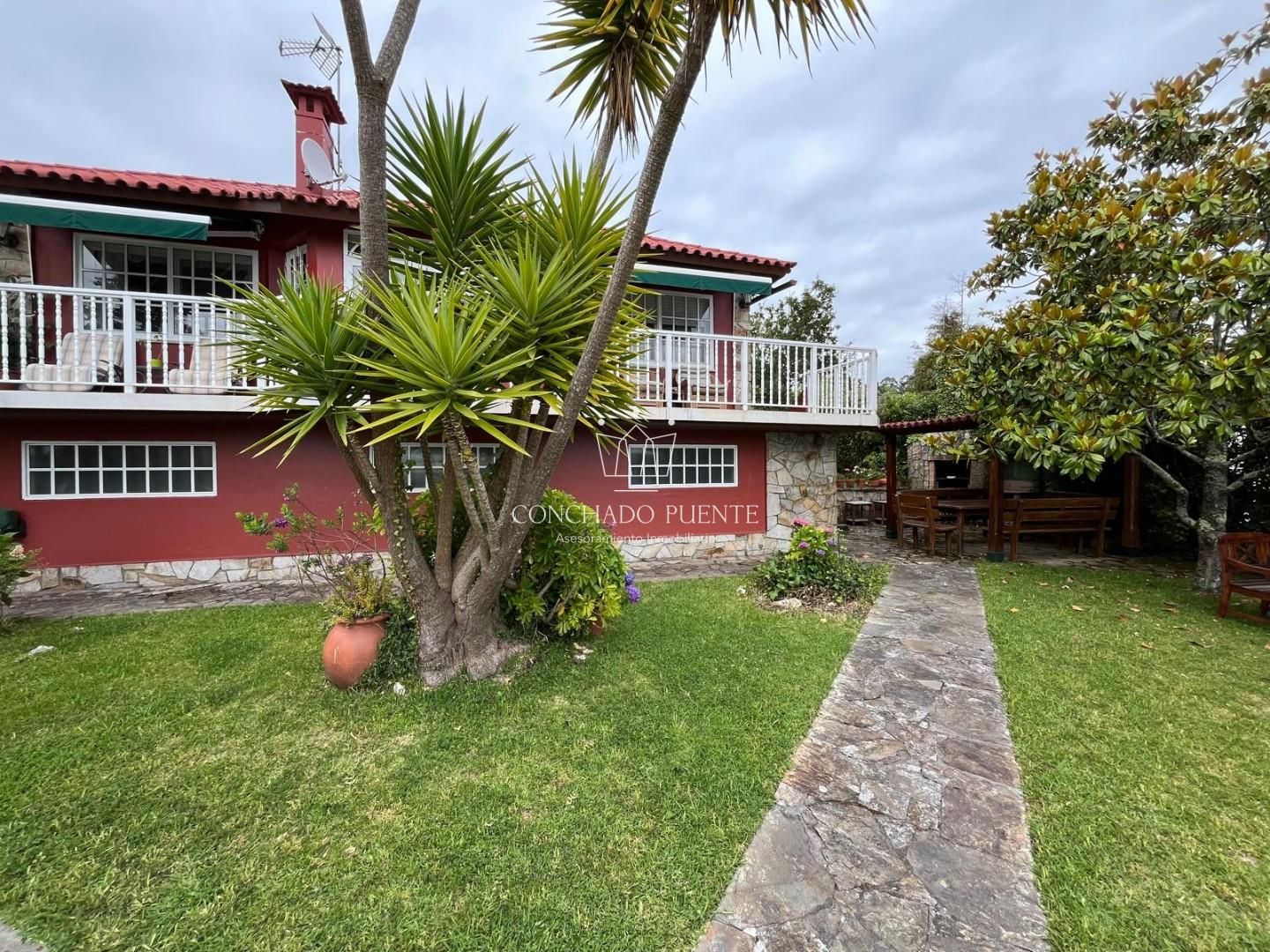Vista exterior de Casa o xalet en venda en Pontedeume amb Jardí privat