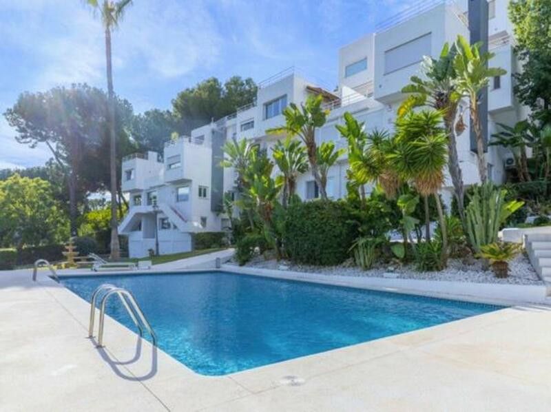 Vista exterior de Dúplex en venda en Marbella amb Aire condicionat, Calefacció i Terrassa