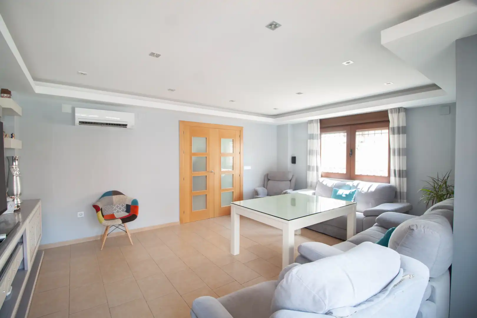 Sala de estar de Casa o chalet en venta en Gójar con Aire acondicionado, Calefacción y Jardín privado