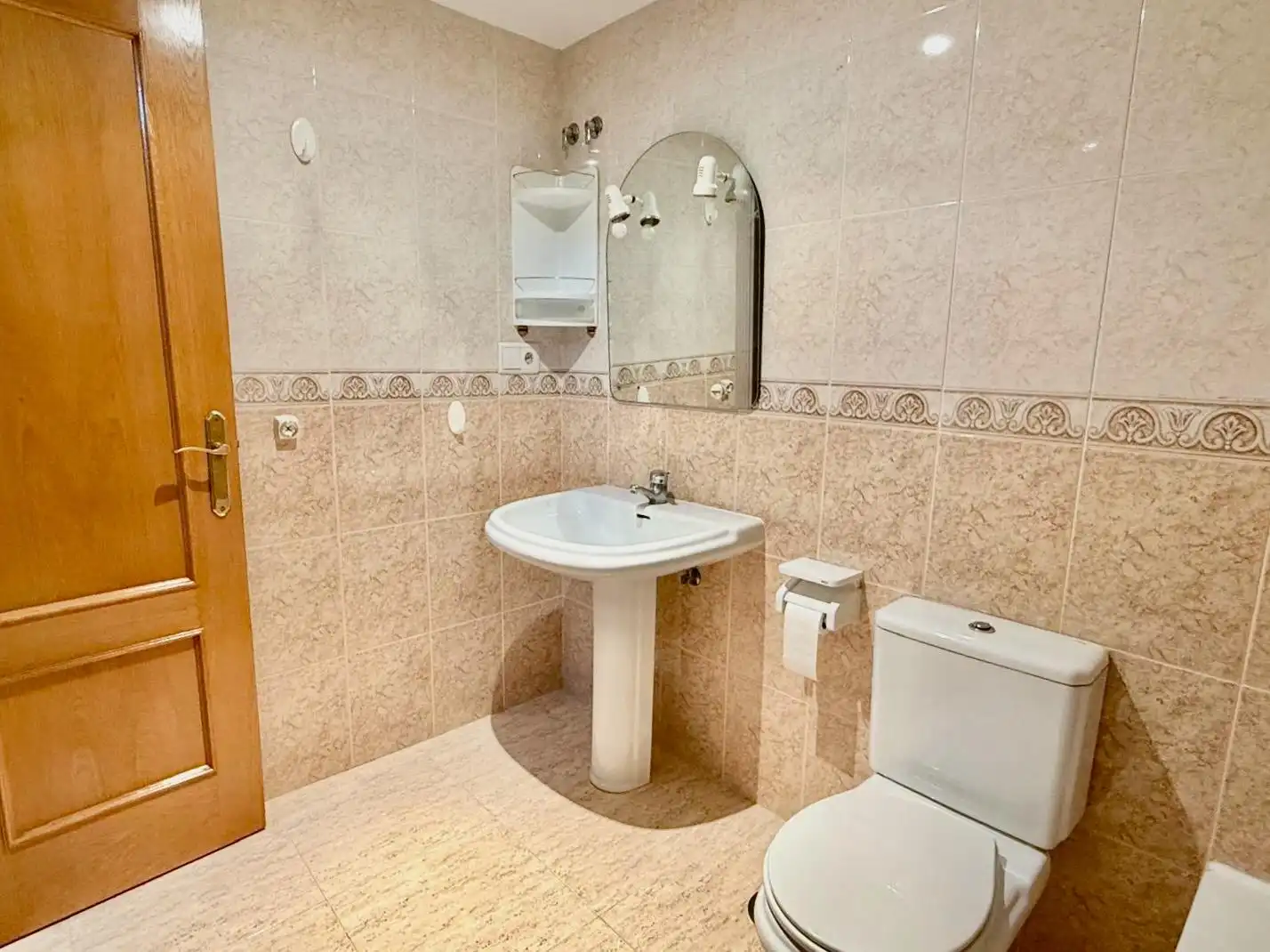 Bany de Apartament en venda en Benidorm amb Aire condicionat, Calefacció i Jardí privat