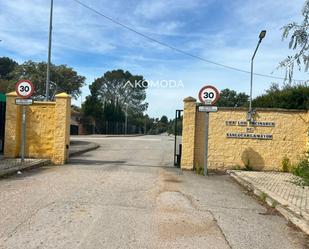 Vista exterior de Terreny en venda en Sanlúcar la Mayor