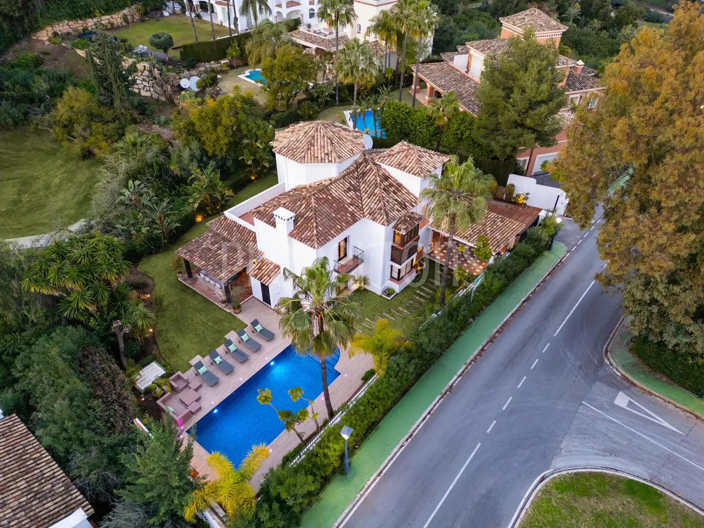 Vista exterior de Pis en venda en Benahavís
