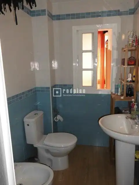 Bathroom of Flat for rent in Sevilla  with Air Conditioner, Terrace and Storage room