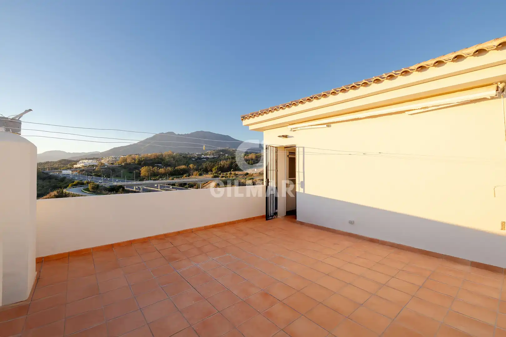 Vista exterior de Dúplex en venda en Estepona amb Traster, Piscina i Balcó