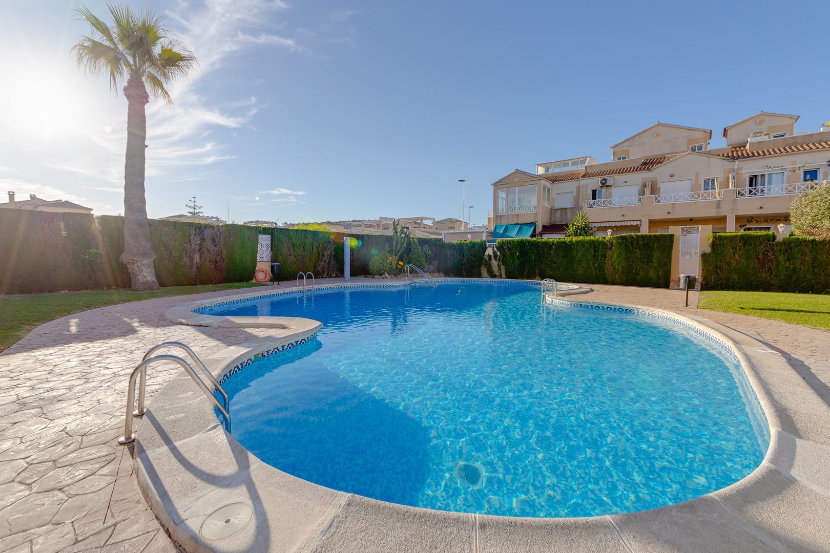 Piscina de Casa o xalet en venda en Torrevieja amb Aire condicionat, Terrassa i Moblat