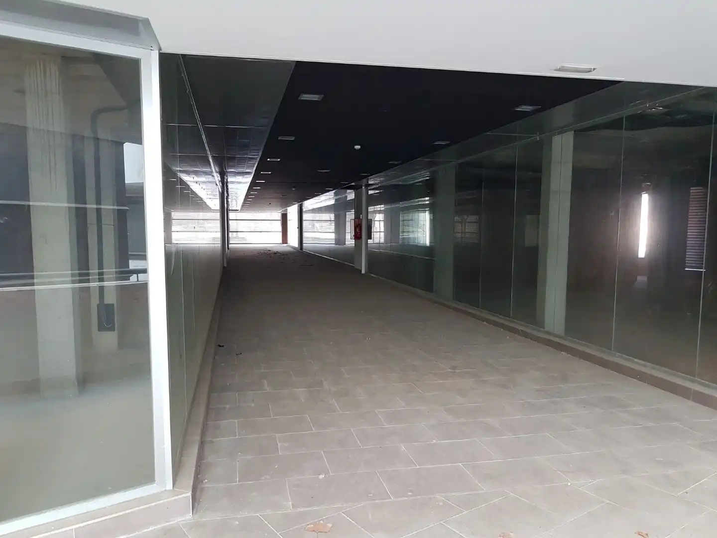 Local comercial en venda a Avda Baix Camp 2, imagen 9