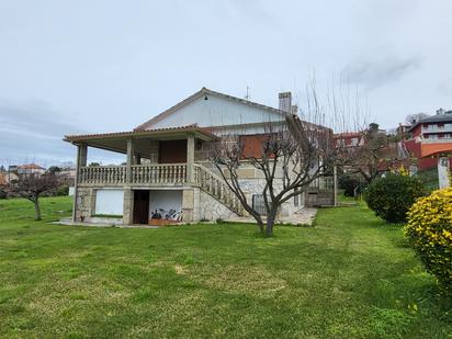 Vista exterior de Casa o xalet en venda en Vigo  amb Jardí privat, Parquet i Forn