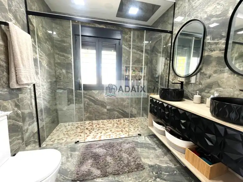 Bathroom of Houses for sale in Tomelloso  with Air Conditioner, Heating and Swimming Pool