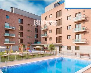 Vista exterior de Pis en venda en Cáceres Capital amb Aire condicionat, Jardí privat i Terrassa