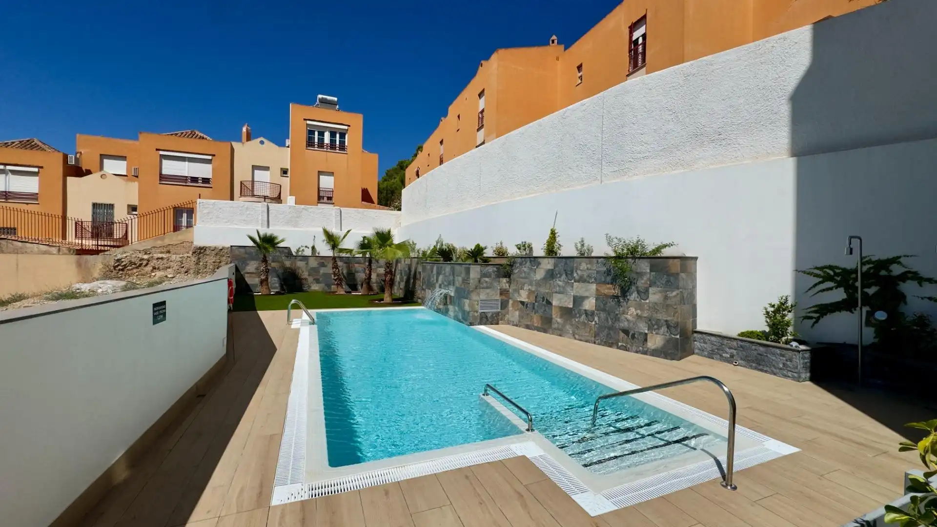 Swimming pool of Flat for rent in Granada  with Air Conditioner, Heating and Terrace