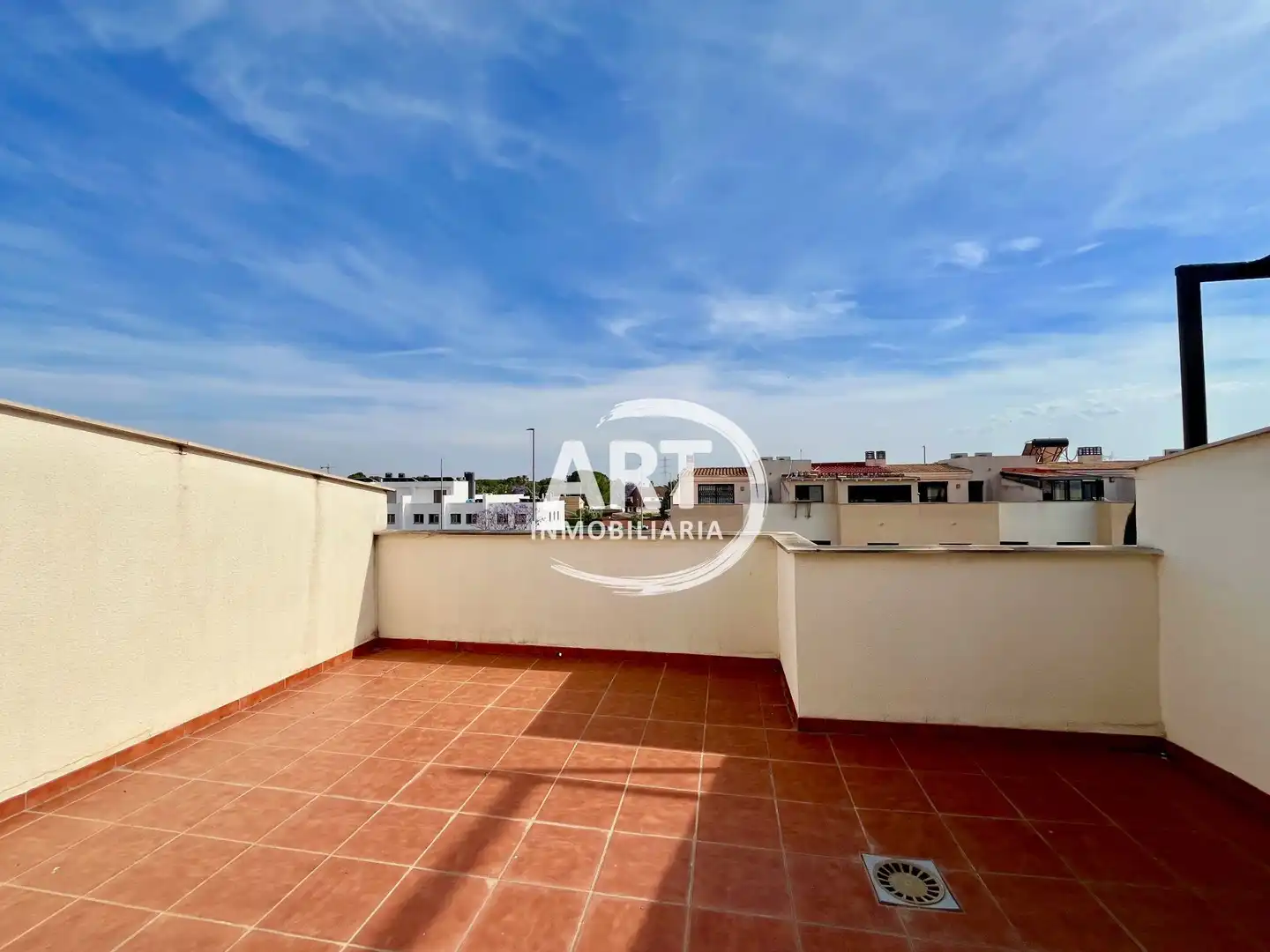 Terrasse von Einfamilien-Reihenhaus zum Verkauf in San Antonio de Benagéber mit Klimaanlage, Heizung und Terrasse