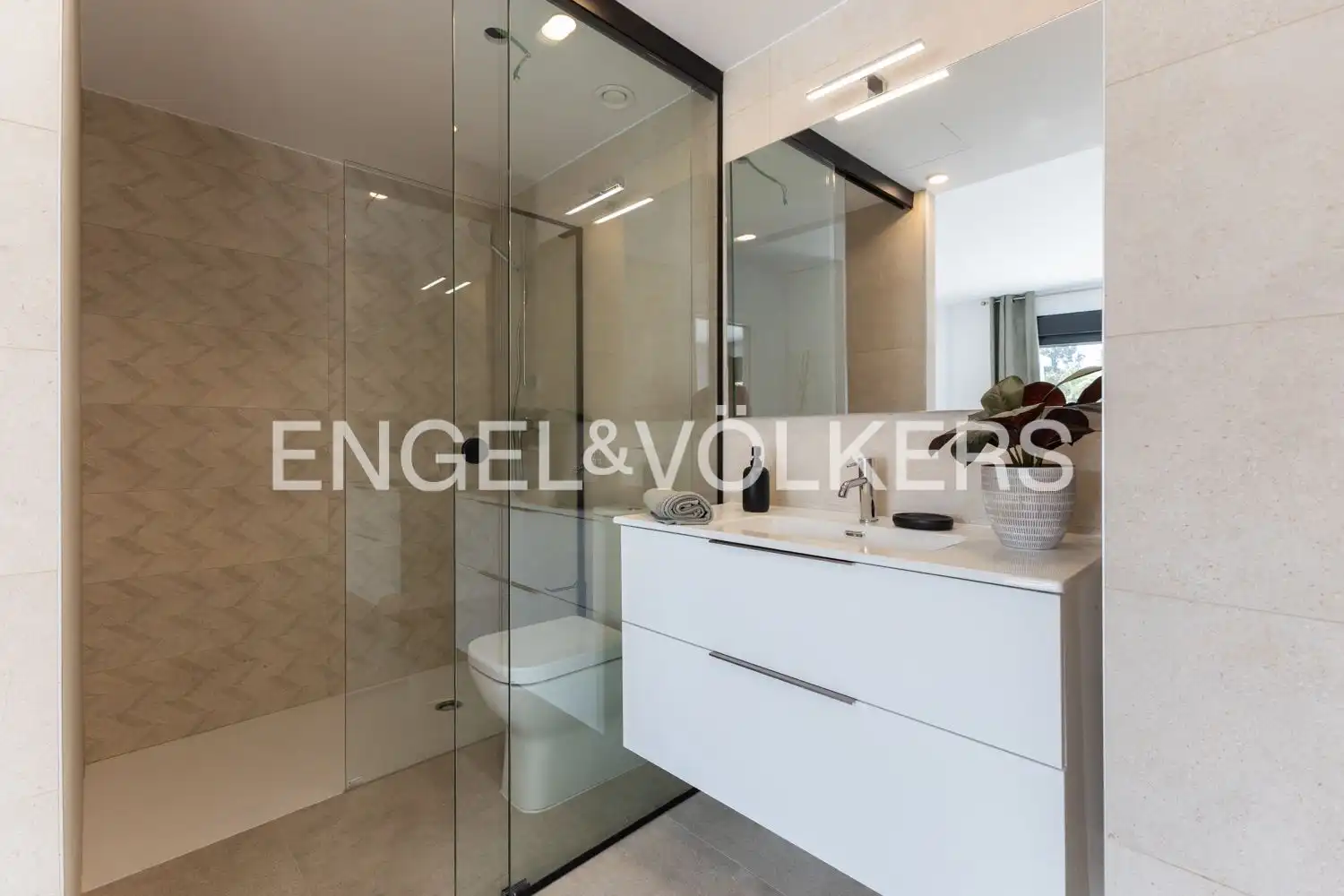 Baño de Piso en venta en Dénia con Aire acondicionado, Calefacción y Jardín privado