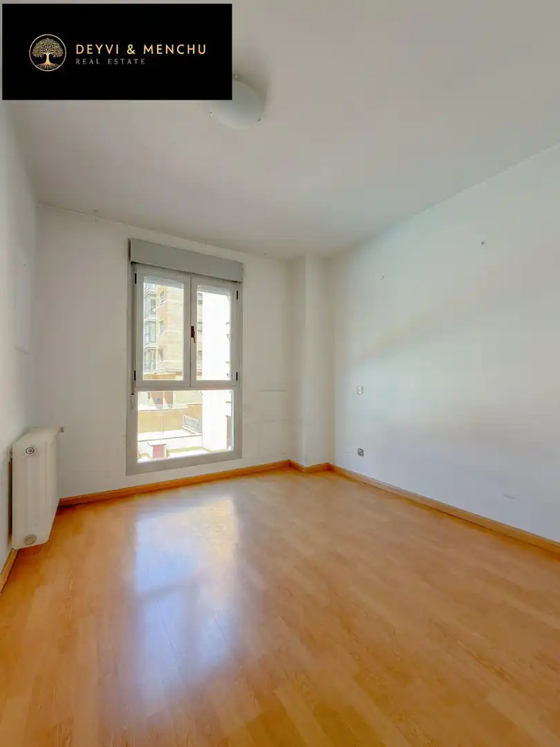 Piso en venta en ALCALDE HENCHE DE PLATA, Sanchinarro