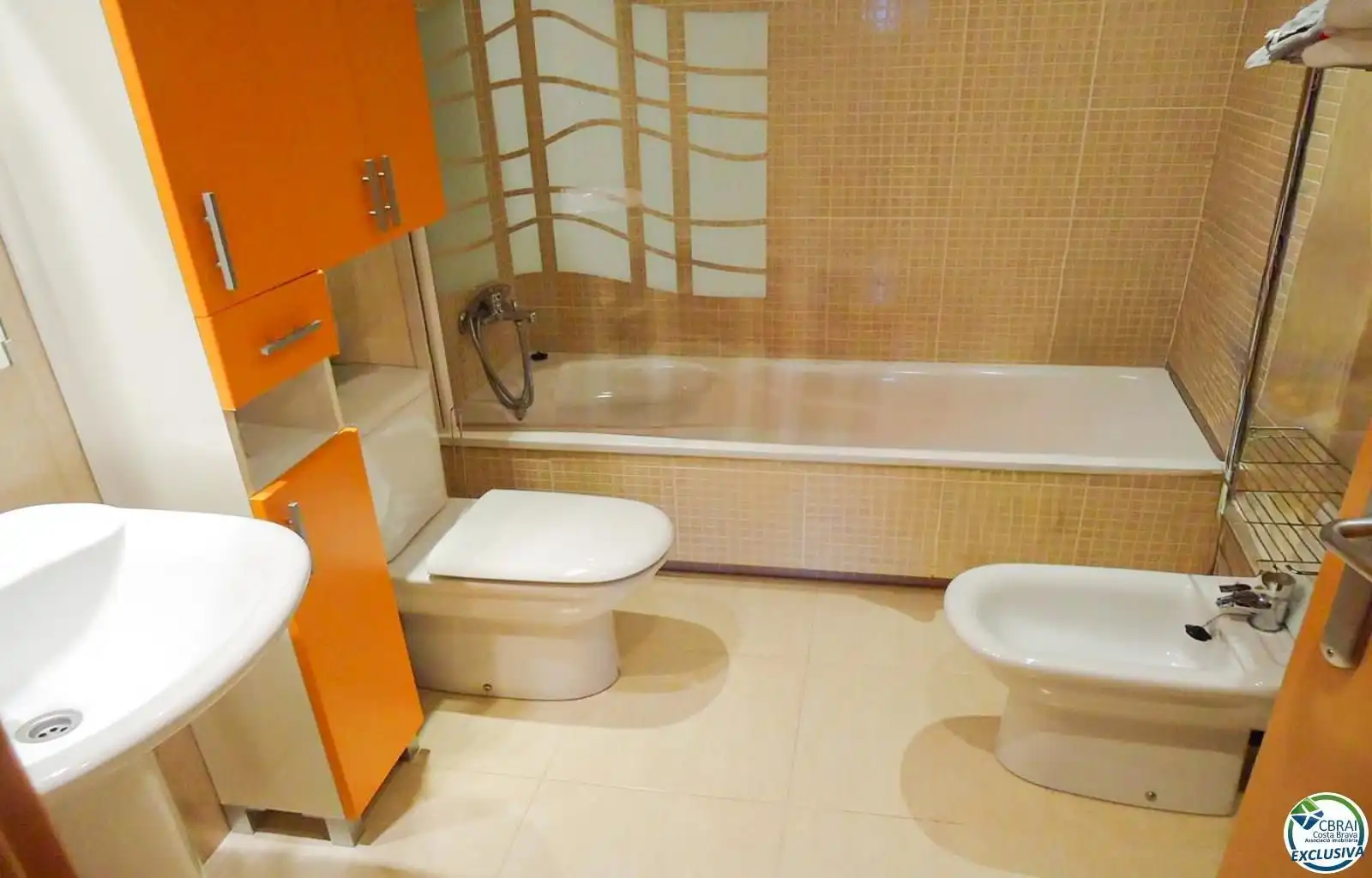 Bathroom of Flat for sale in Figueres