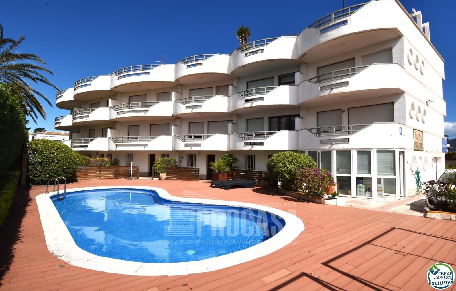Swimming pool of House or chalet for sale in Empuriabrava  with Air Conditioner, Heating and Storage room