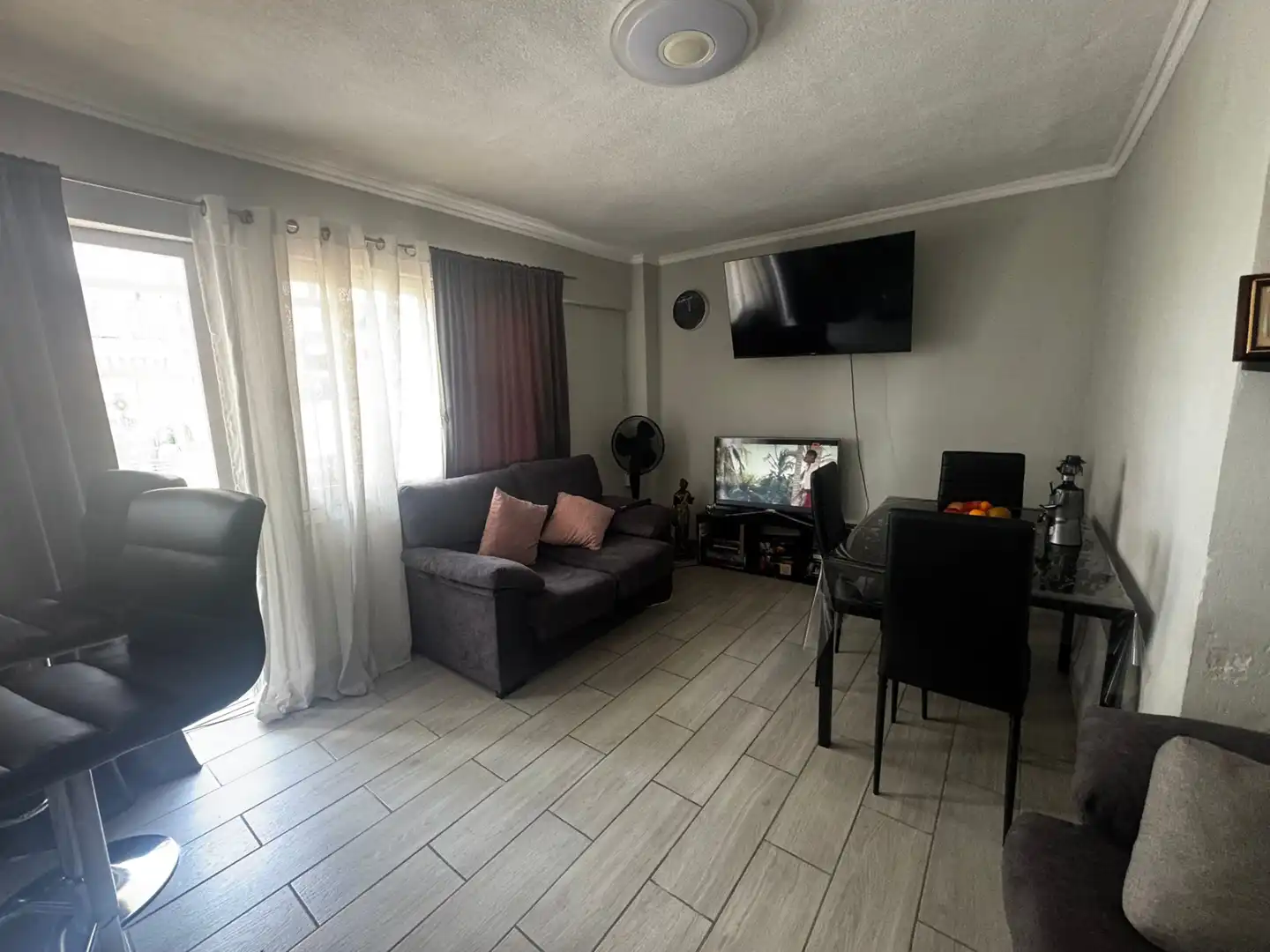 Sala d'estar de Pis en venda en Alicante / Alacant amb Moblat i Balcó