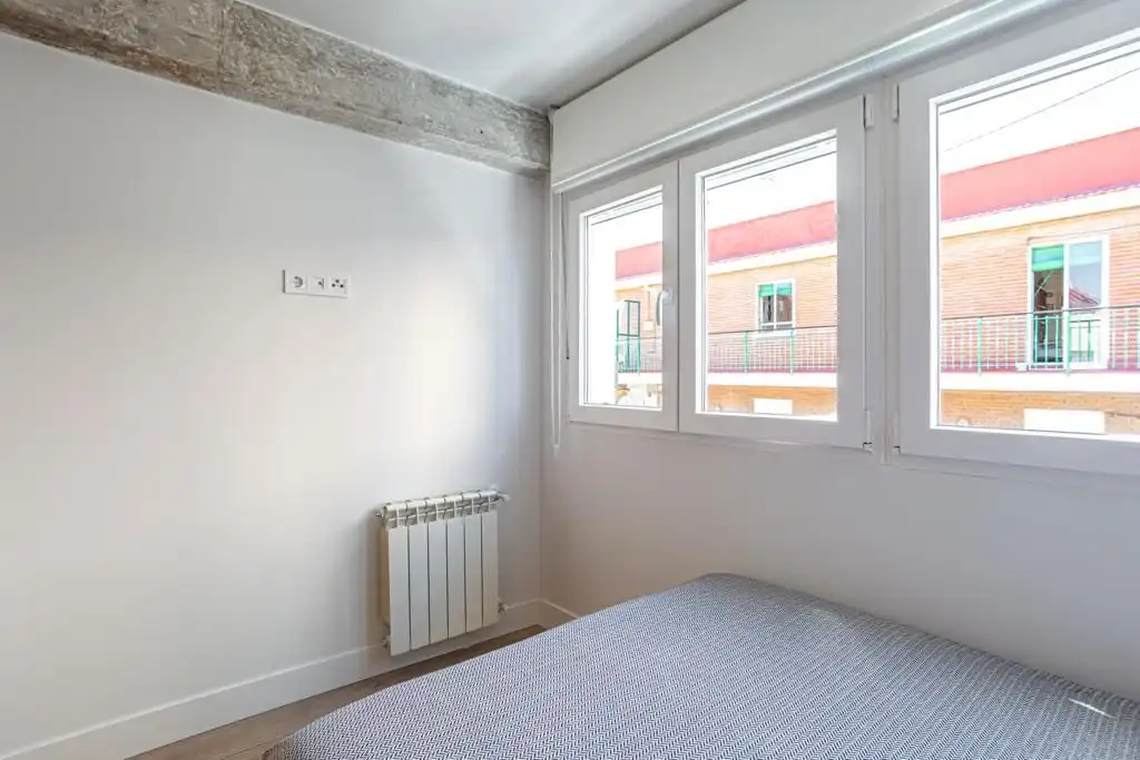 Room in Calle del Arroyo, 30, Valdeacederas