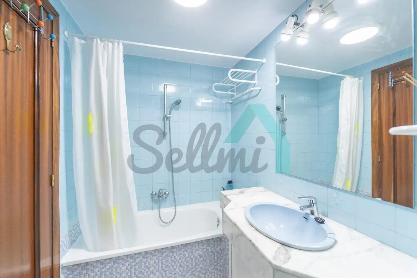 Bathroom of Flat for rent in Oviedo   with Heating, Parquet flooring and Terrace