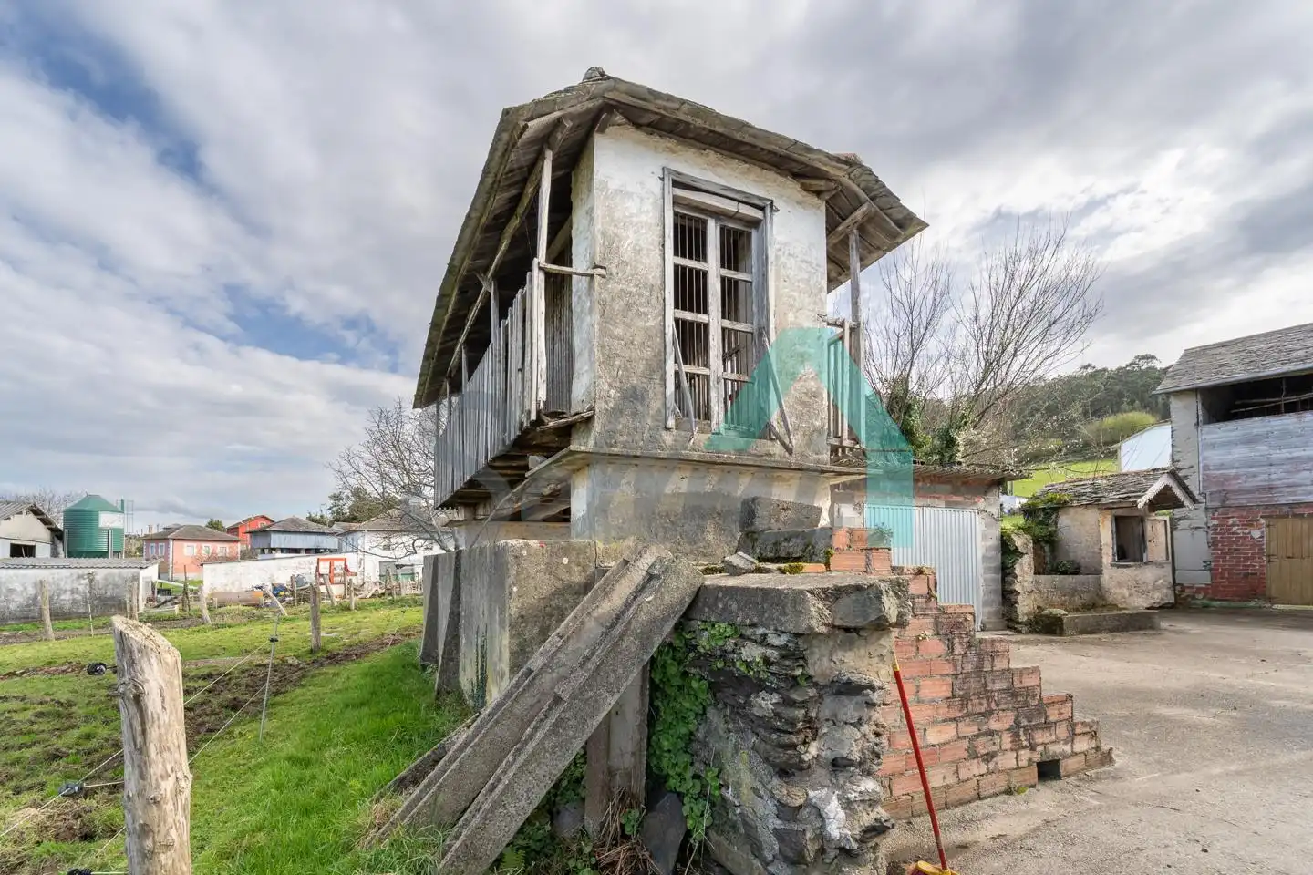 Exterior view of Houses for sale in Valdés - Luarca  with Private garden and Parquet flooring