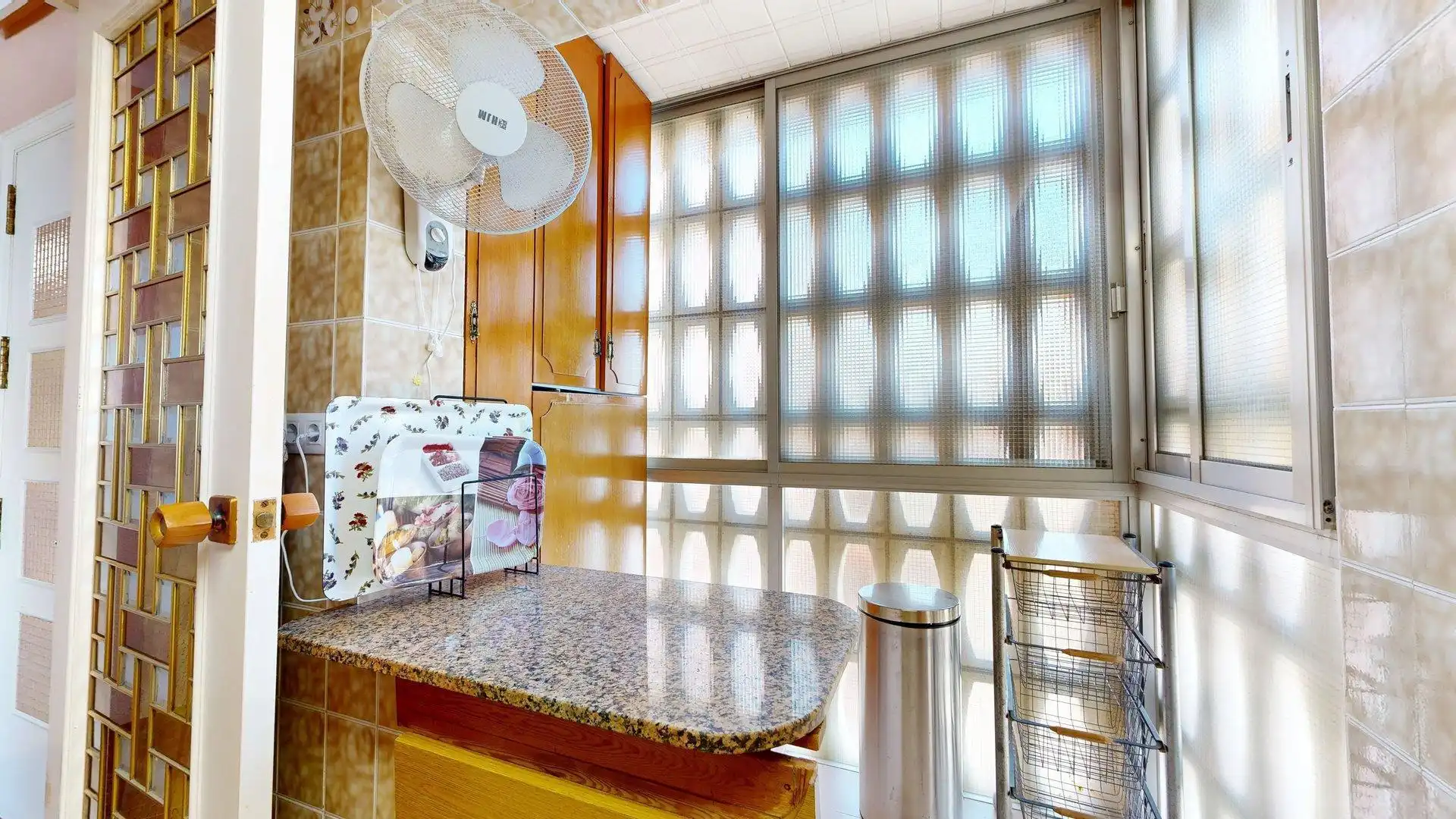 Cuina de Apartament de lloguer en Elche / Elx amb Aire condicionat, Calefacció i Jardí privat