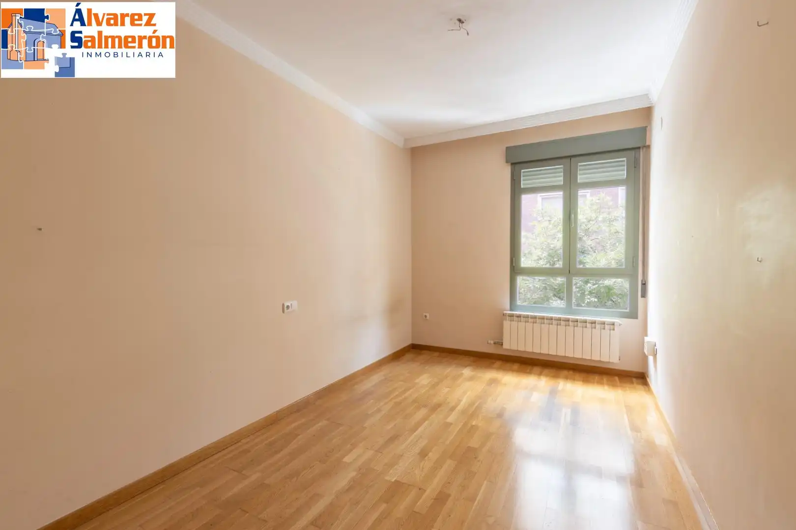 Flat for sale in Granada  with Air Conditioner and Heating