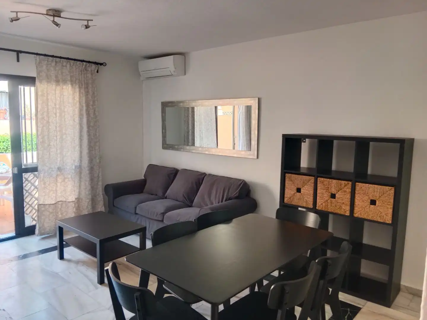Sala de estar de Casa o chalet de alquiler en Nerja con Aire acondicionado, Terraza y Amueblado