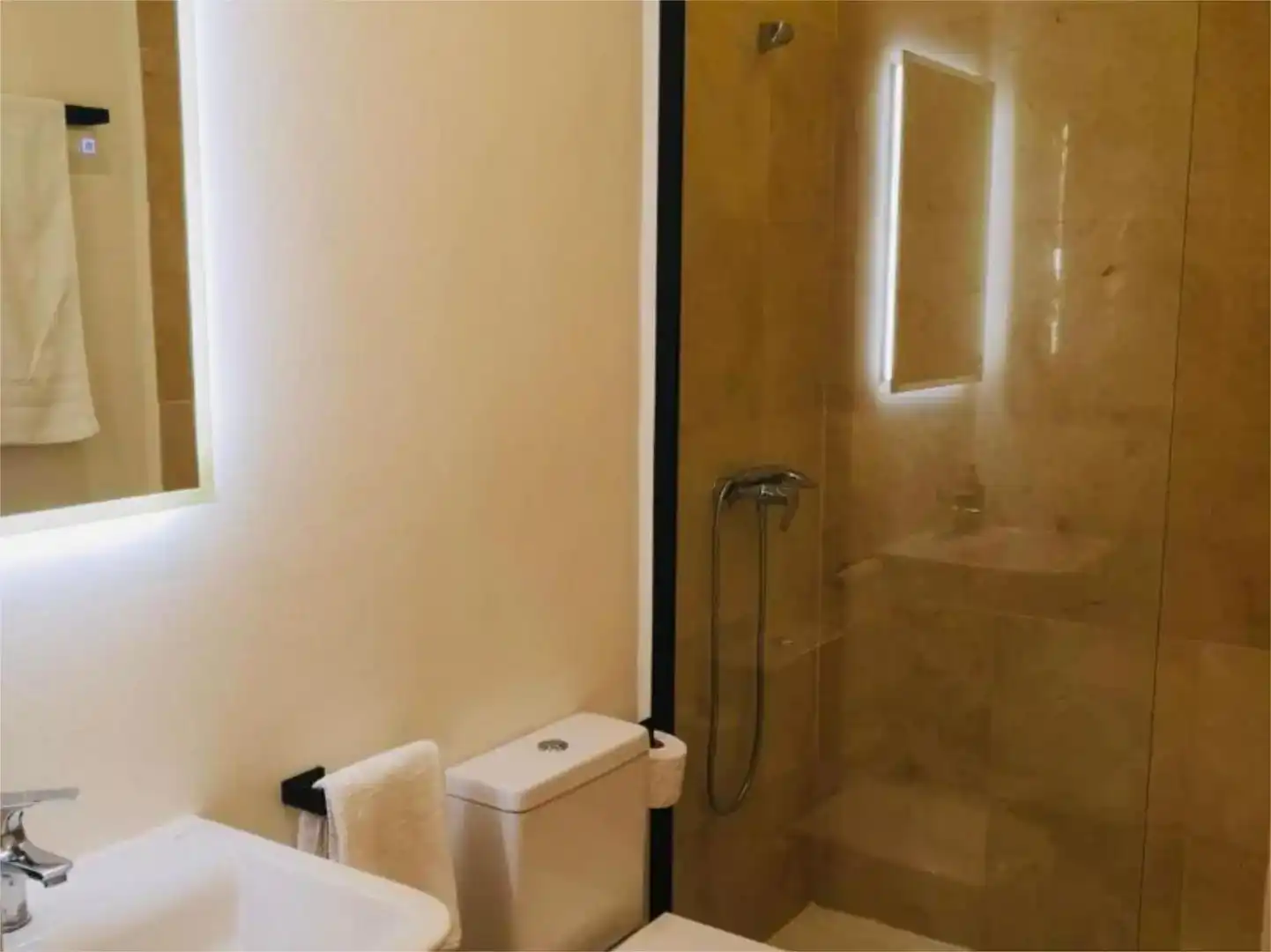Baño de Piso en venta en Sevilla con Aire acondicionado, Trastero y Amueblado