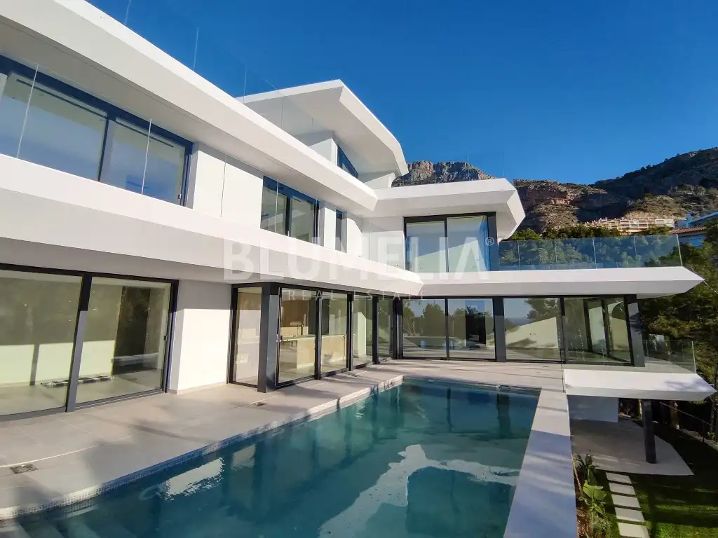 House with pool for sale in Avenida Principal De La Sierra, imagen 4