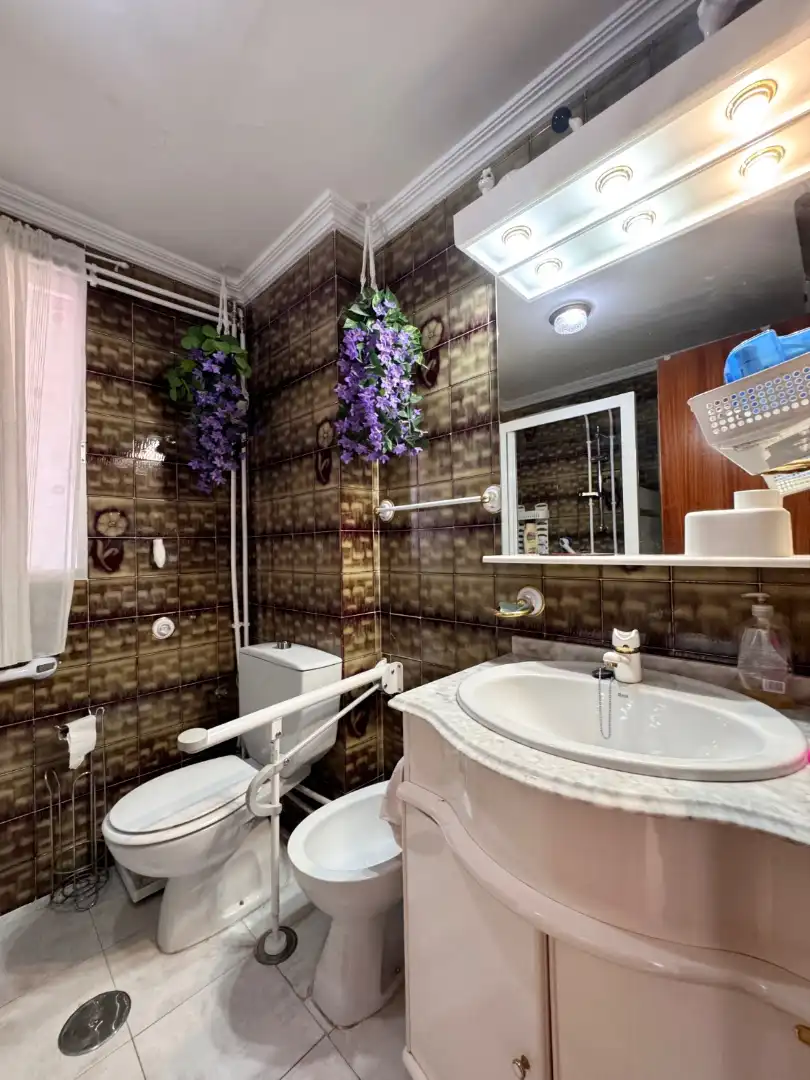 Baño de Piso en venta en Cáceres con Aire acondicionado, Terraza y Amueblado