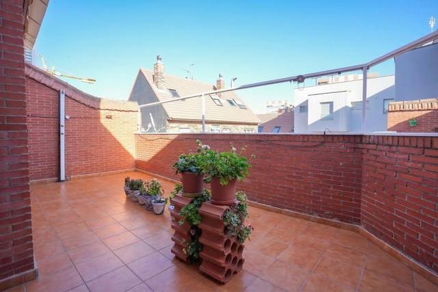 Piso en Venta en Calle de las Magnolias en Almenara -Ventilla
