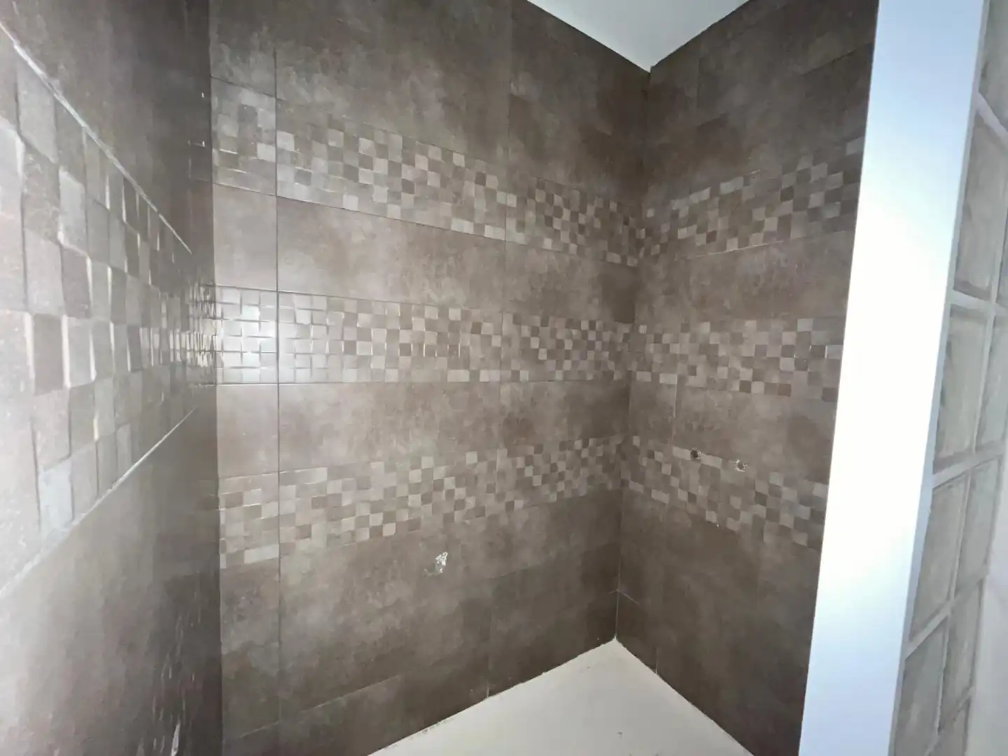 Badezimmer von Geschaftsraum zur Miete in Tudela de Duero mit Heizung und Parkett
