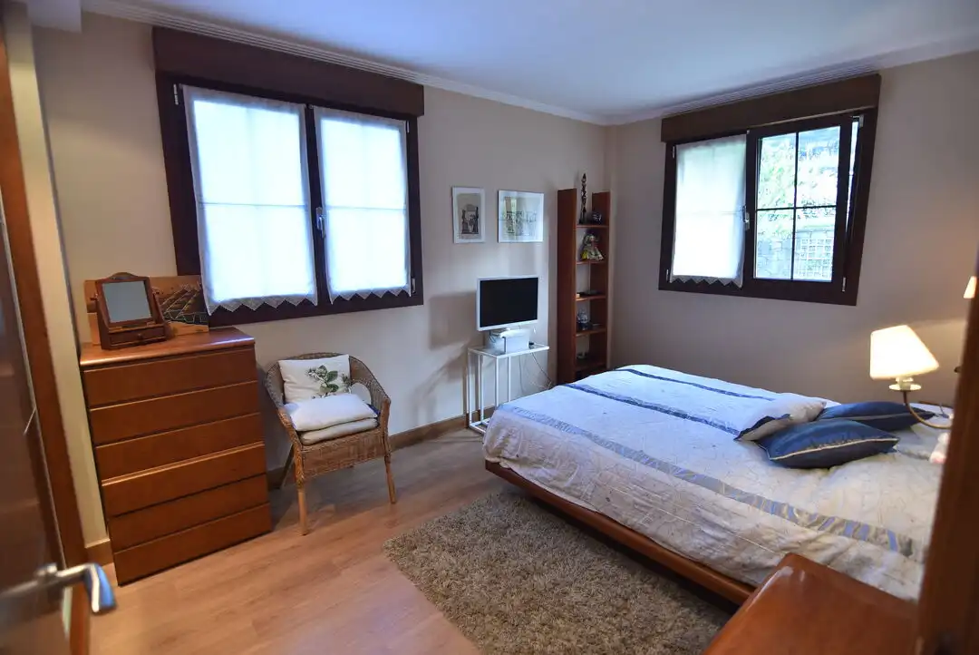 Dormitori de Casa o xalet en venda en Ermua amb Calefacció, Jardí privat i Terrassa