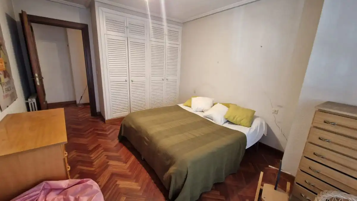 Habitación de Piso en venta en León Capital  con Calefacción, Parquet y Terraza
