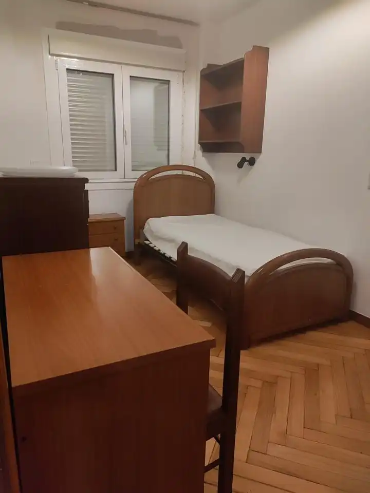 Habitación de Piso de alquiler en Santiago de Compostela  con Calefacción y Amueblado