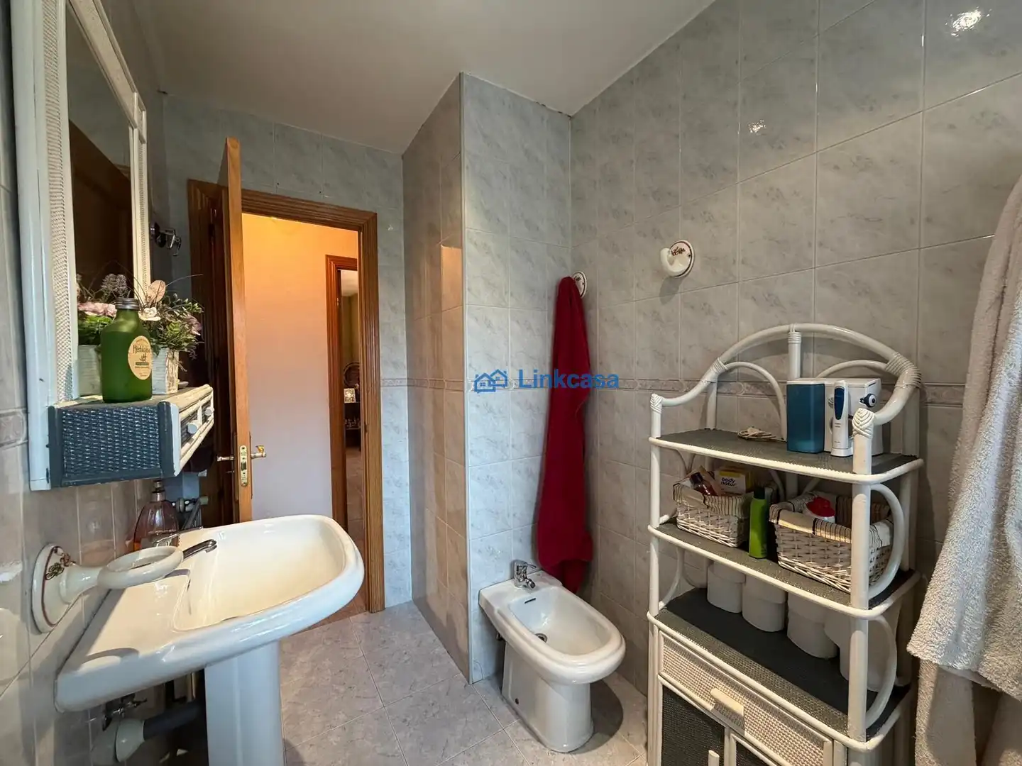 Baño de Casa adosada en venta en Velilla de San Antonio con Aire acondicionado, Calefacción y Jardín privado