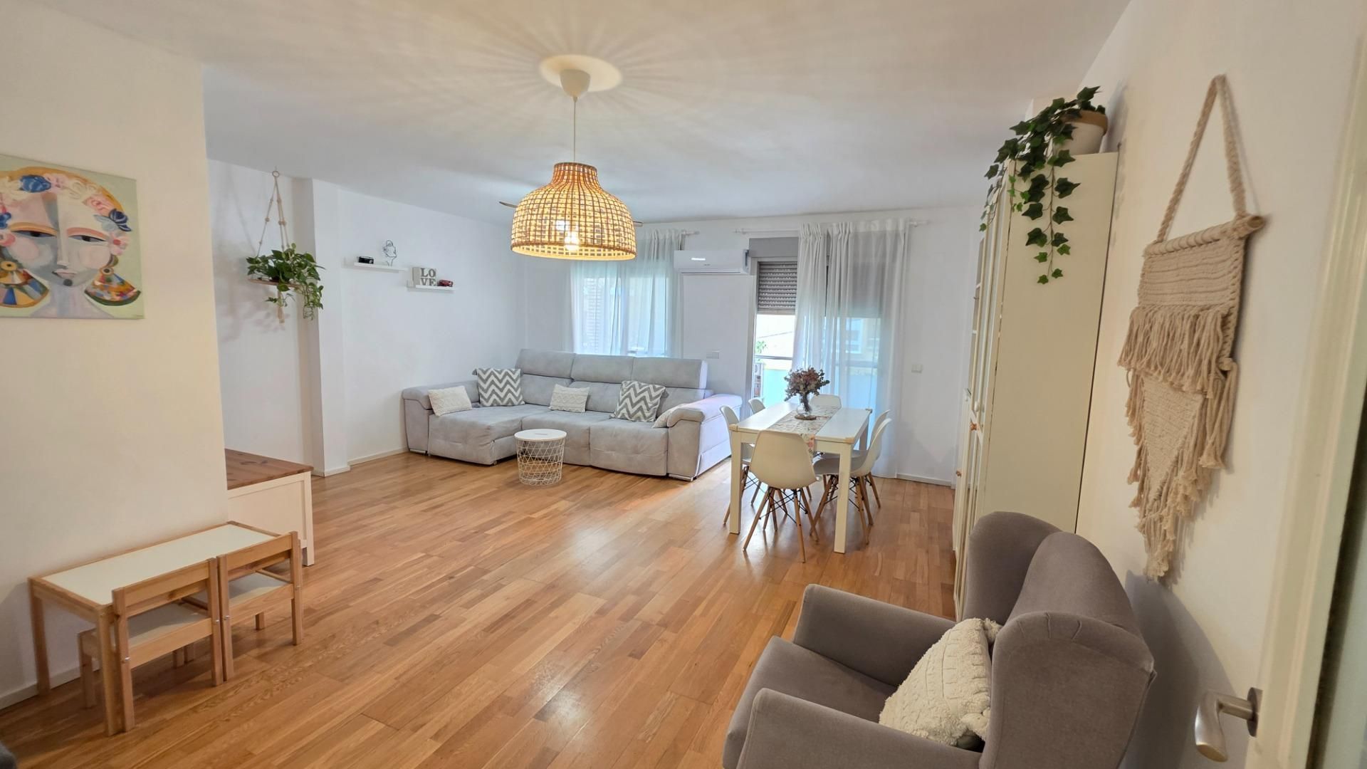 Sala d'estar de Pis en venda en Paterna amb Aire condicionat, Parquet i Terrassa