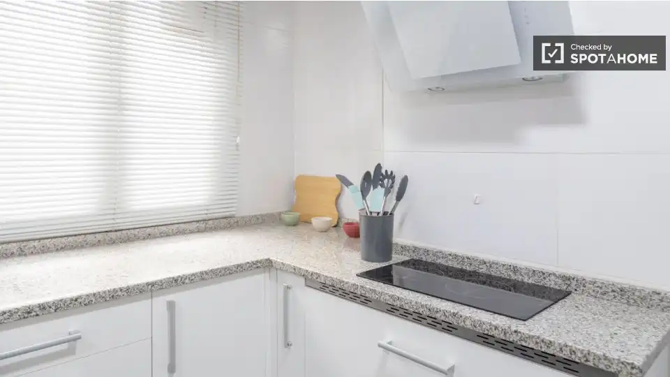 Cocina de Piso para compartir en Madrid con Aire acondicionado, Calefacción y Terraza