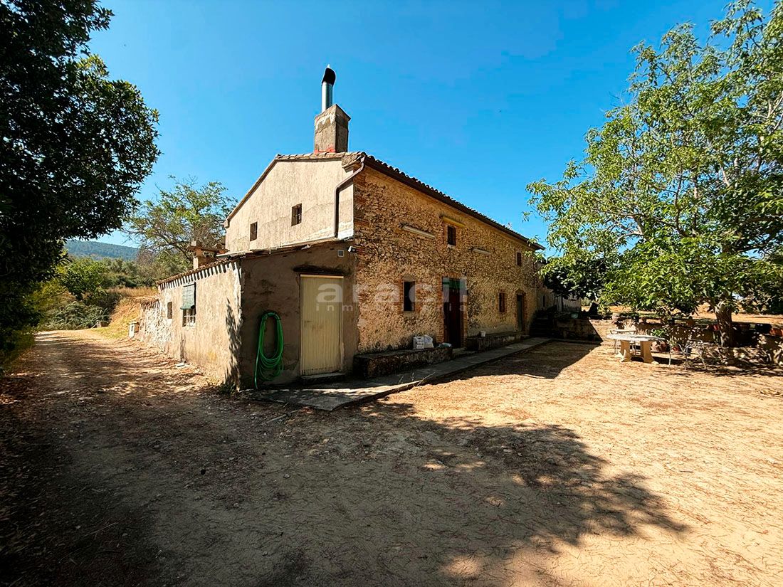 Vista exterior de Finca rústica en venda en Bocairent amb Piscina