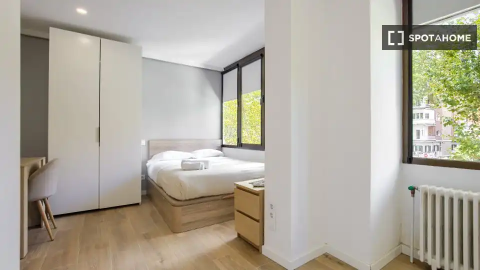 Habitación de Piso de alquiler en Madrid con Aire acondicionado, Calefacción y Amueblado