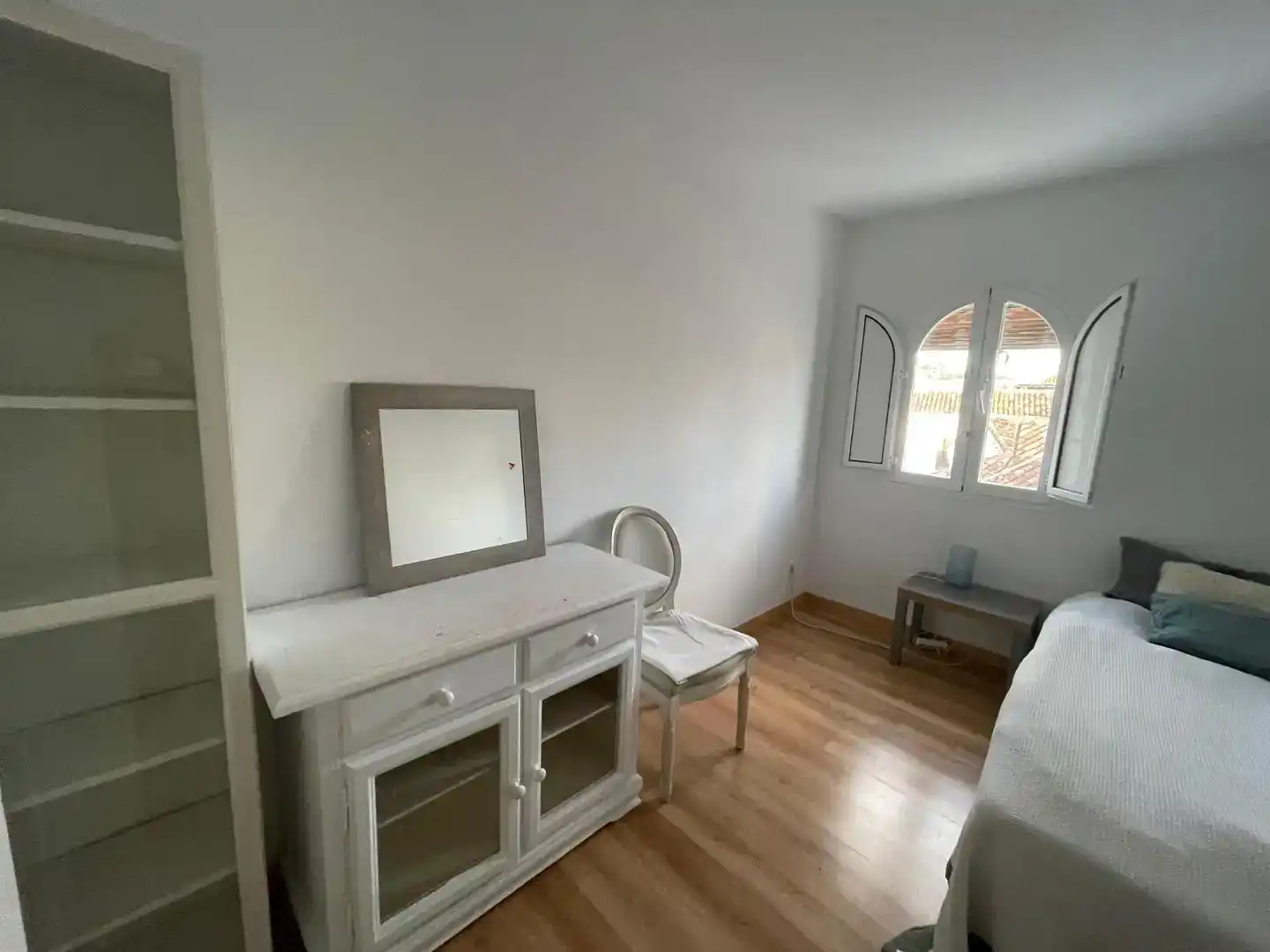 Habitación de Ático para compartir en Marbella con Aire acondicionado, Parquet y Amueblado