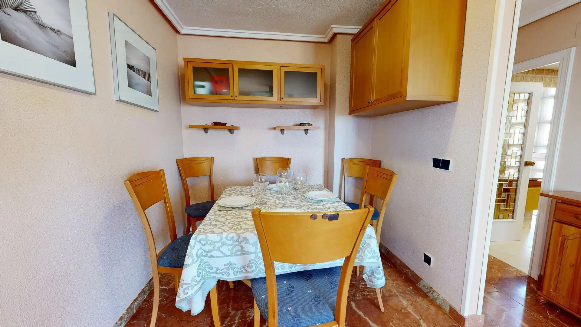 Menjador de Apartament de lloguer en Elche / Elx amb Aire condicionat, Calefacció i Jardí privat