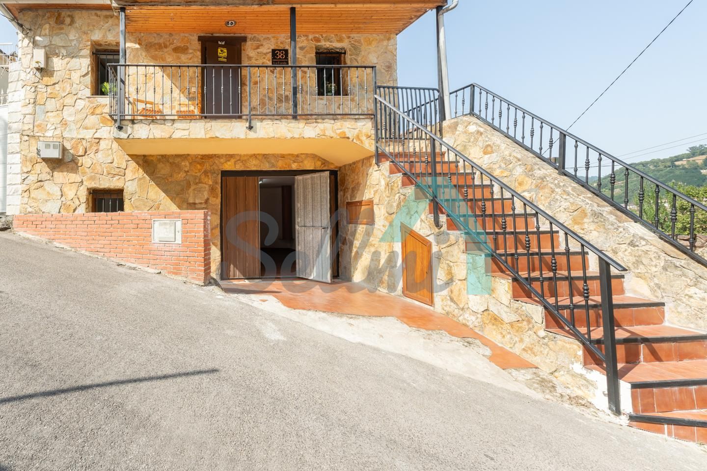 Vista exterior de Casa o xalet en venda en Mieres (Asturias) amb Calefacció, Terrassa i Traster