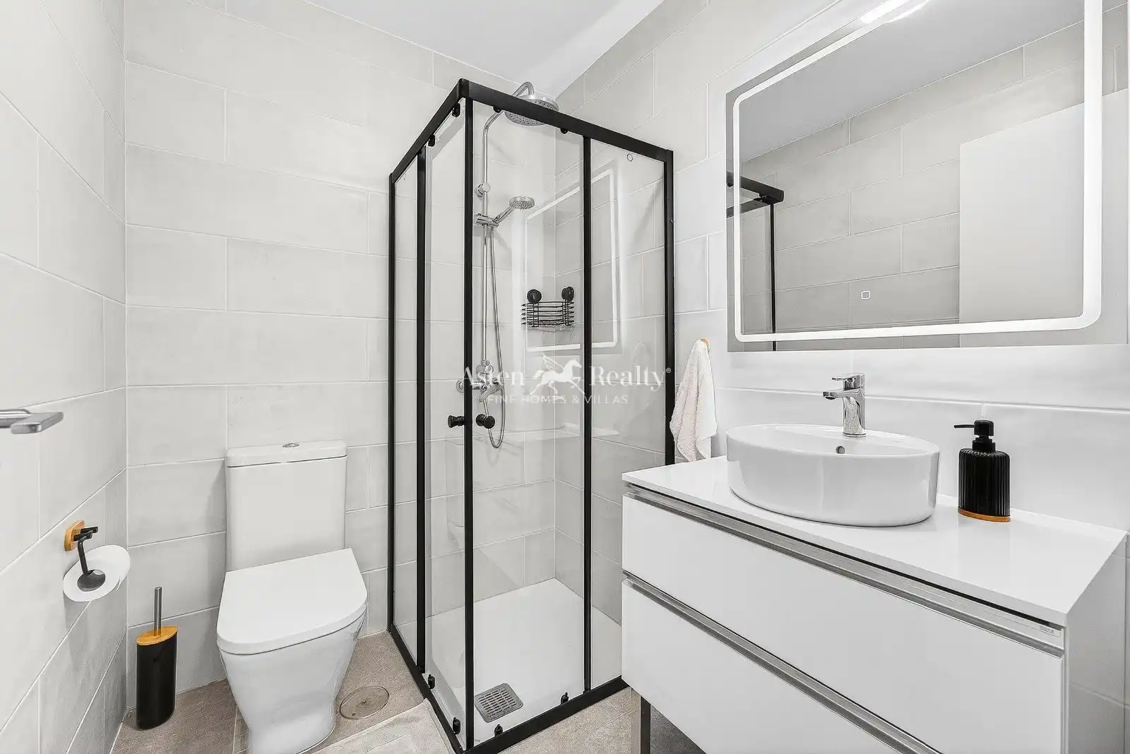 Baño de Apartamento en venta en Guía de Isora con Terraza, Trastero y Amueblado