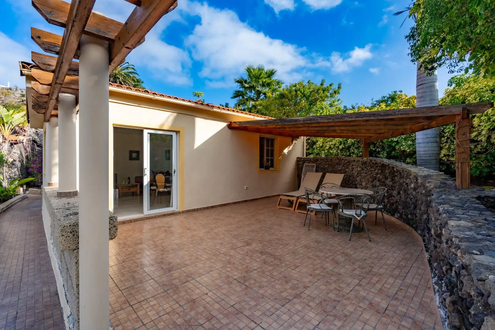 Terrassa de Casa o xalet en venda en Guía de Isora amb Calefacció, Jardí privat i Moblat