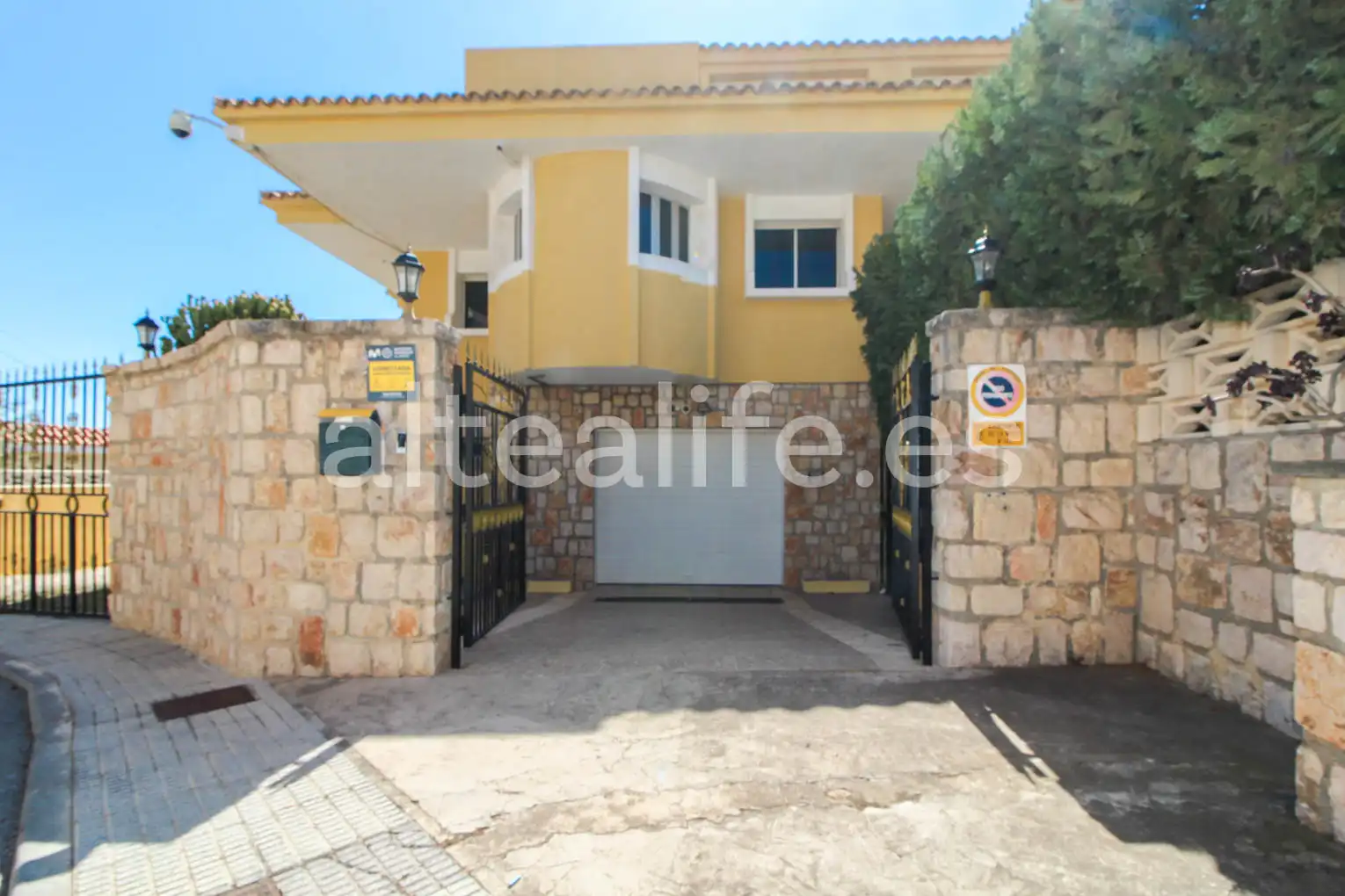 Vista exterior de Casa o chalet en venta en La Nucia con Aire acondicionado, Jardín privado y Terraza