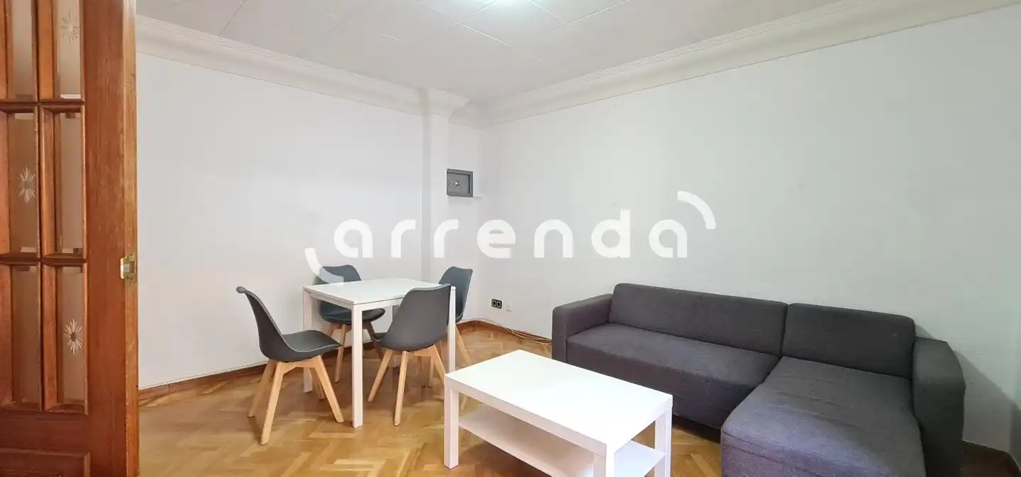 Living room of Flat for rent in Madrid  with Heating and Parquet flooring